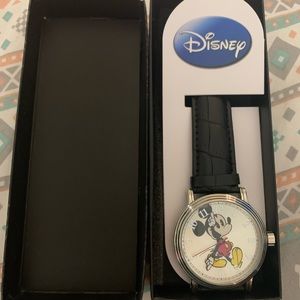 New Disney Mickey Mouse Men's Shiny Silvertone Vintage Watch